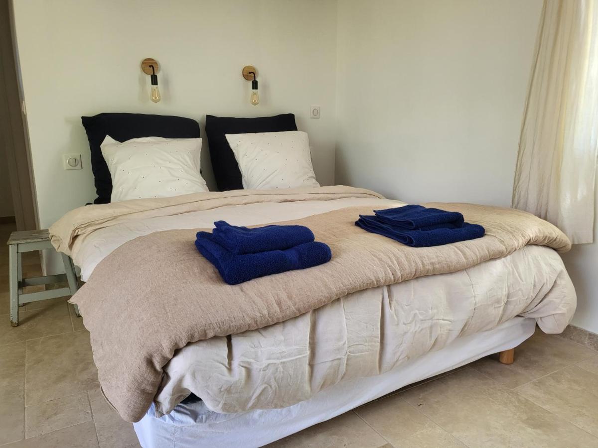 Bed and Breakfast Le Cabanon Менерб Экстерьер фото
