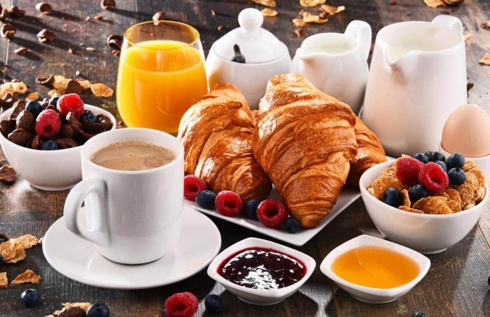 Bed and Breakfast Le Cabanon Менерб Экстерьер фото