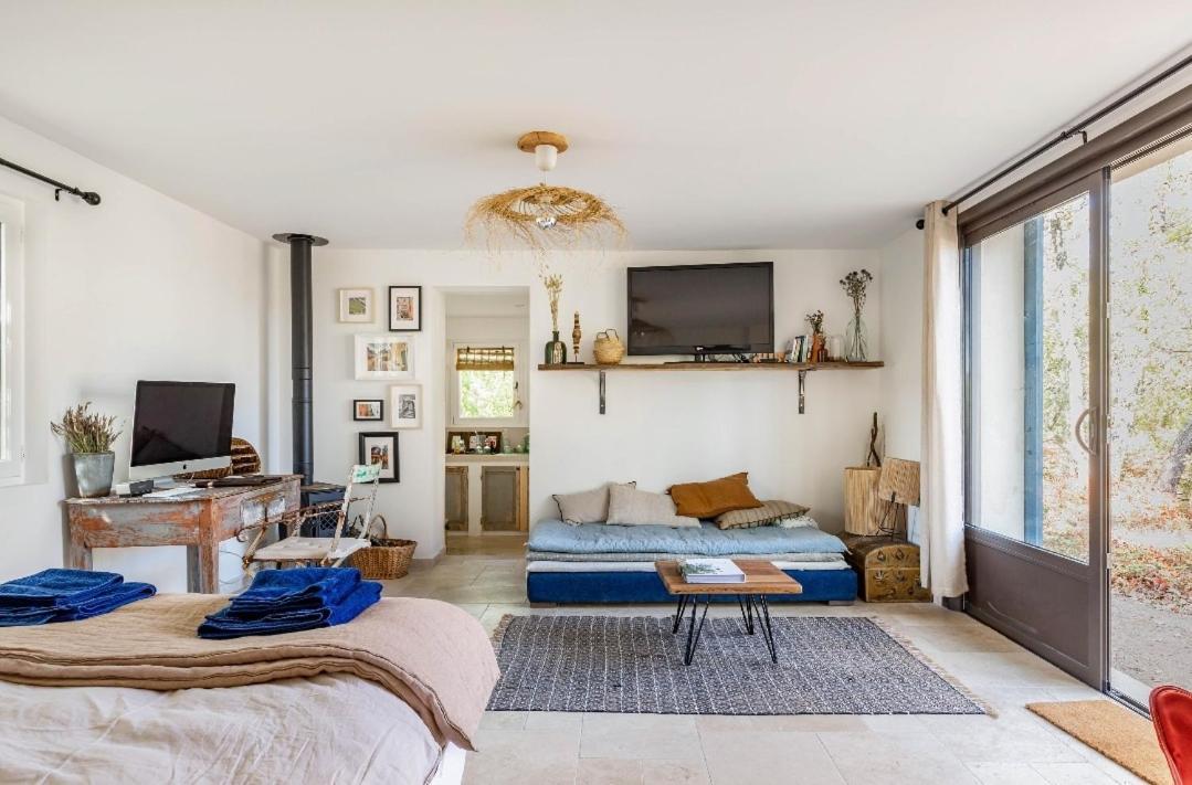 Bed and Breakfast Le Cabanon Менерб Экстерьер фото